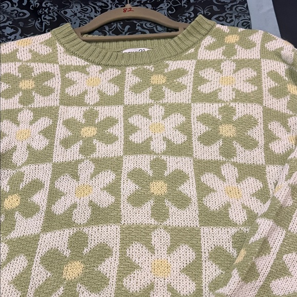 Rue21 Green and Cream Floral Sweater, excellent choice and condition, size XS - Picture 6 of 8